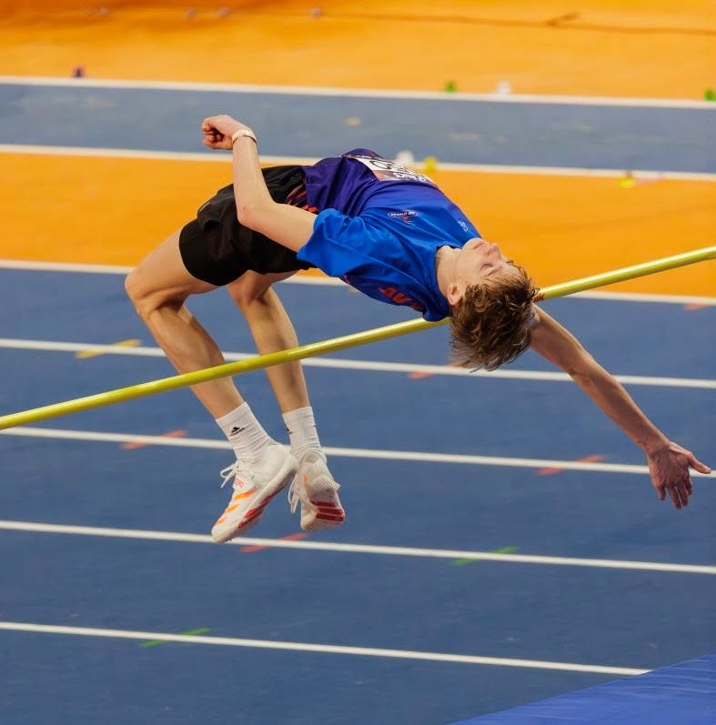 Thijs Leurs springt met 1.92m naar brons op het NK