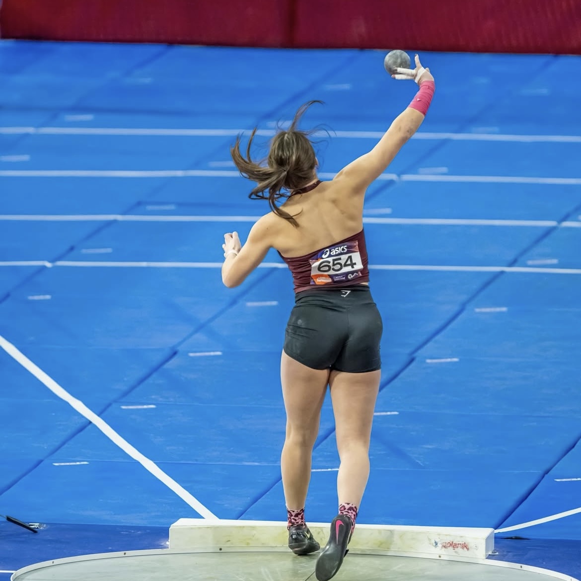 Jolie Bearveldt pakt de Nederlandse titel met kogelstoten