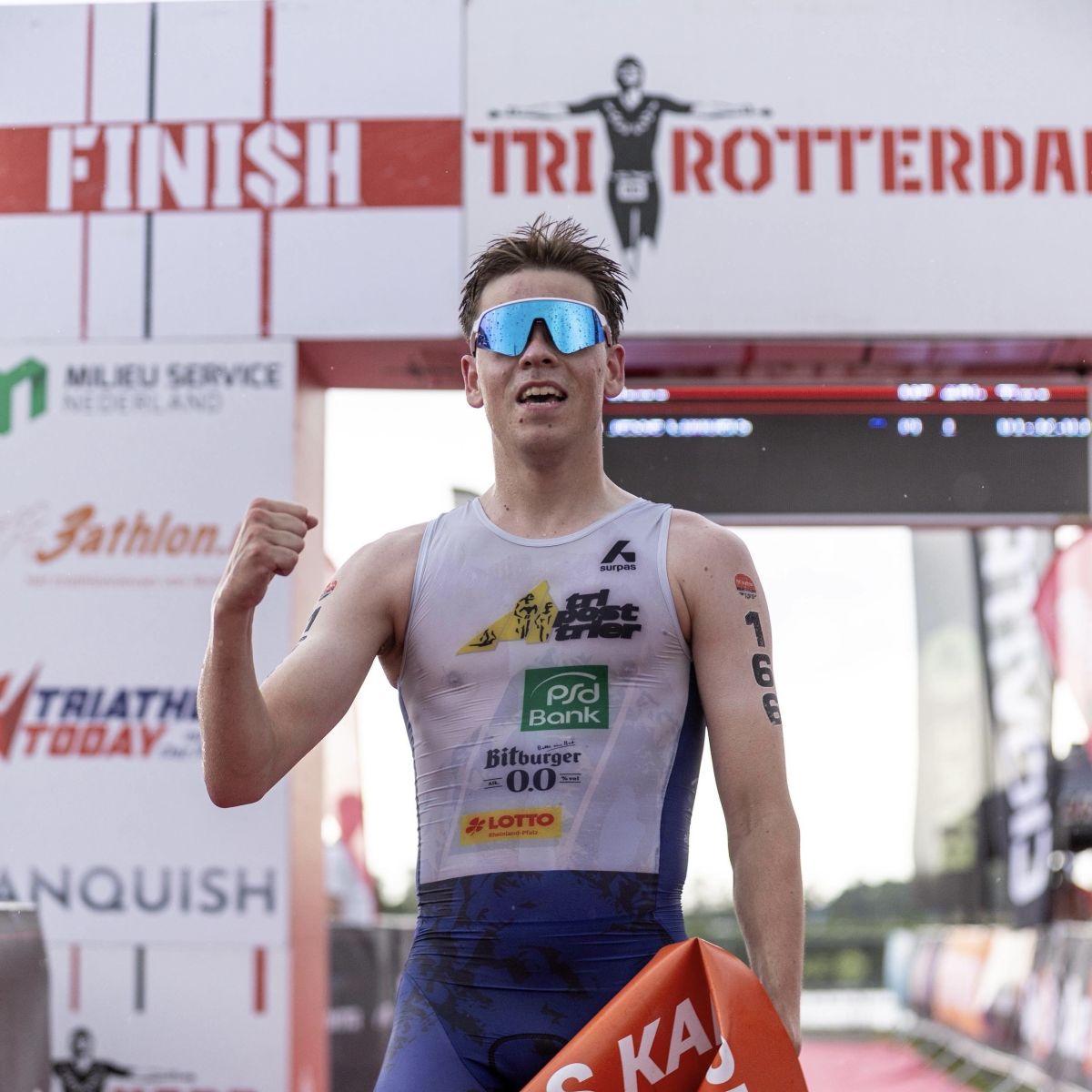 Jesse Cuijpers schrijft het NK Triatlon Standaard op zijn naam