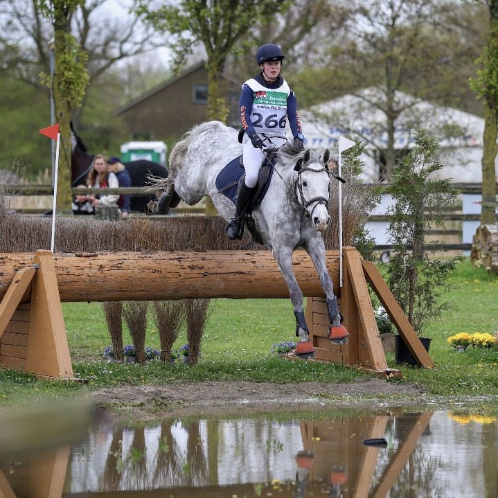 Zilveren plak voor Lara Smeets op NK Eventing Young Riders