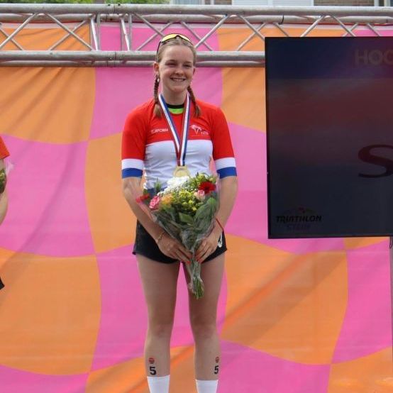 NK Sprint titel bij junioren staat op naam van Loesha Loos
