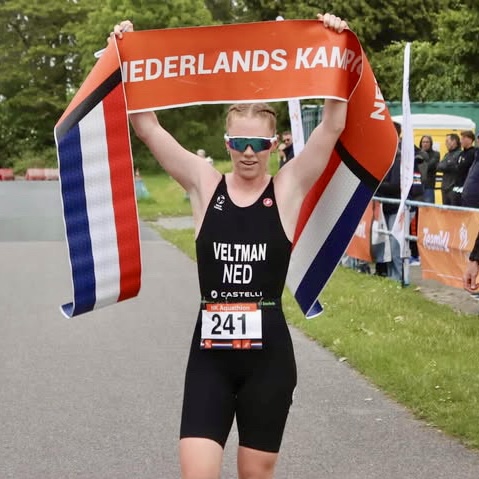 Merel Veltman wint de Nederlandse titel aquathlon bij elite en U23