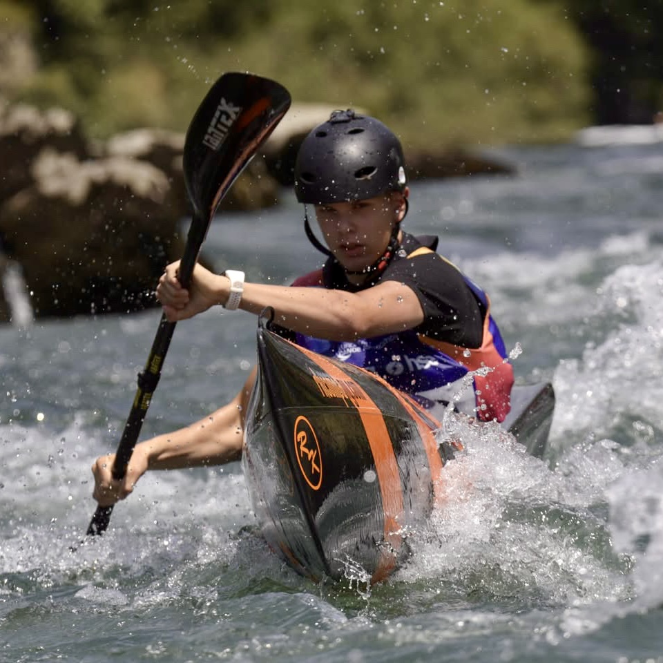 Stan van Rijsewijk wint de sprint bij NK wildwaterkajak